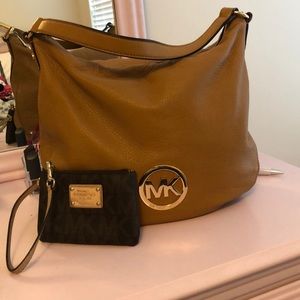 💯 Beautiful beige Michael Kors purse and wallet